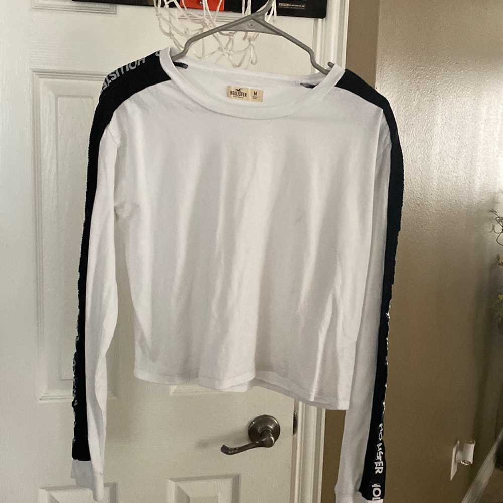 Beautiful white long sleeve Hollister T - shirt, size M, gentle used like new